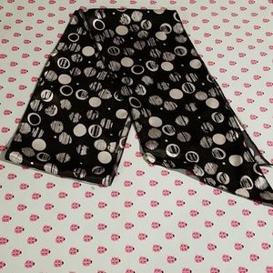 Black and White Scarf Euc